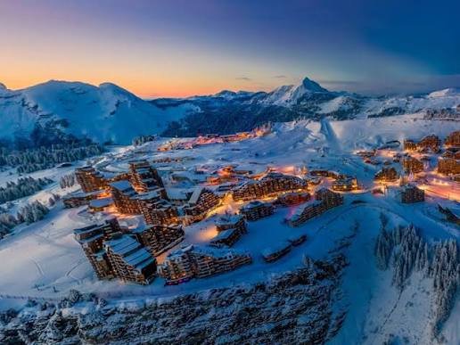 Avoriaz au crépuscule, vue depuis les hauteurs